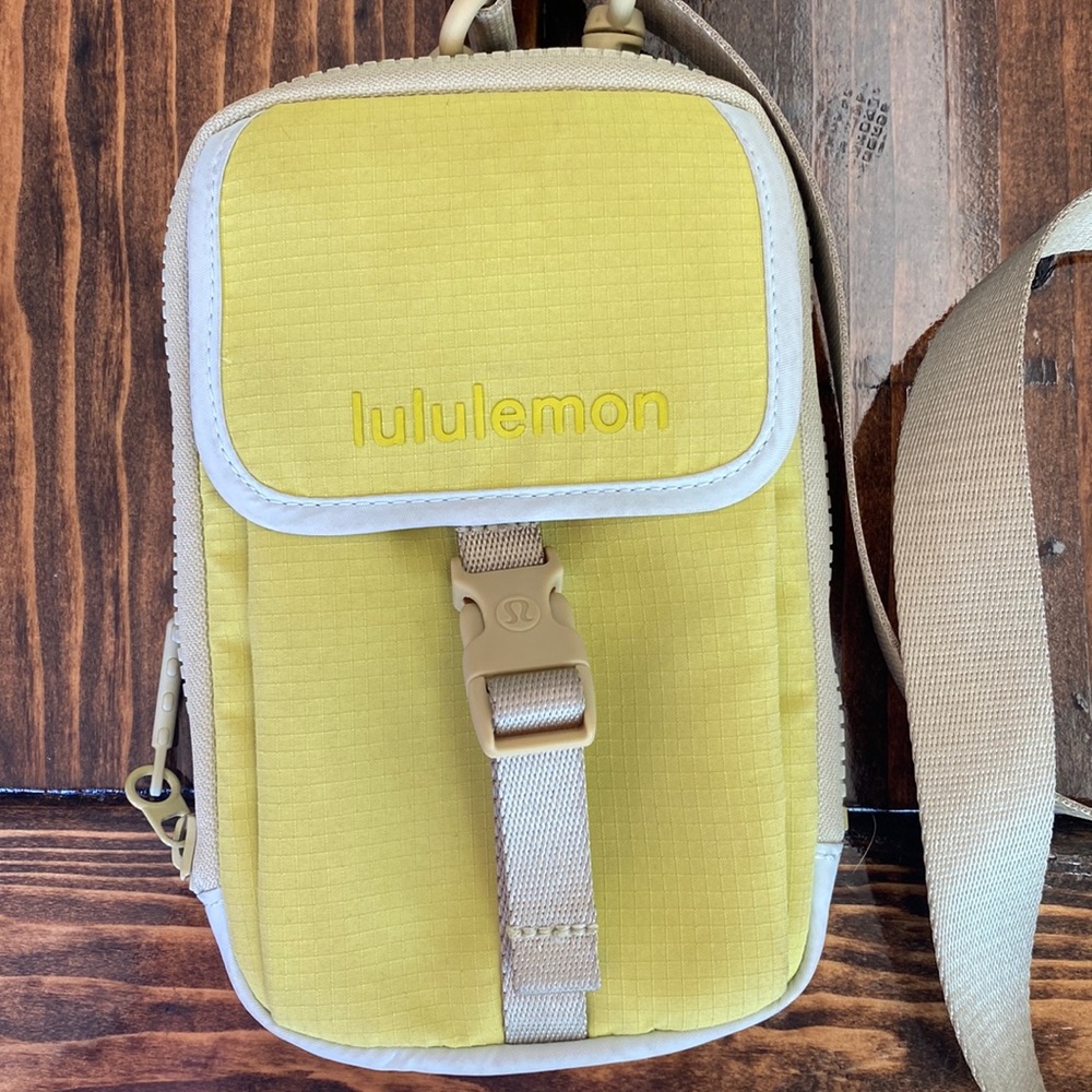 Lu Lu lemon cross body
